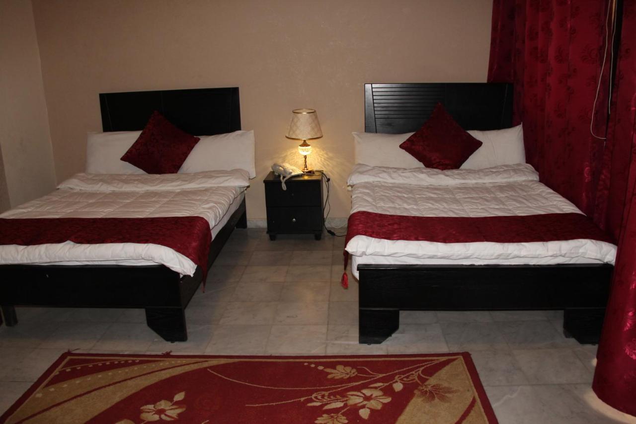 The Diplomat Hotel Beiroet Buitenkant foto