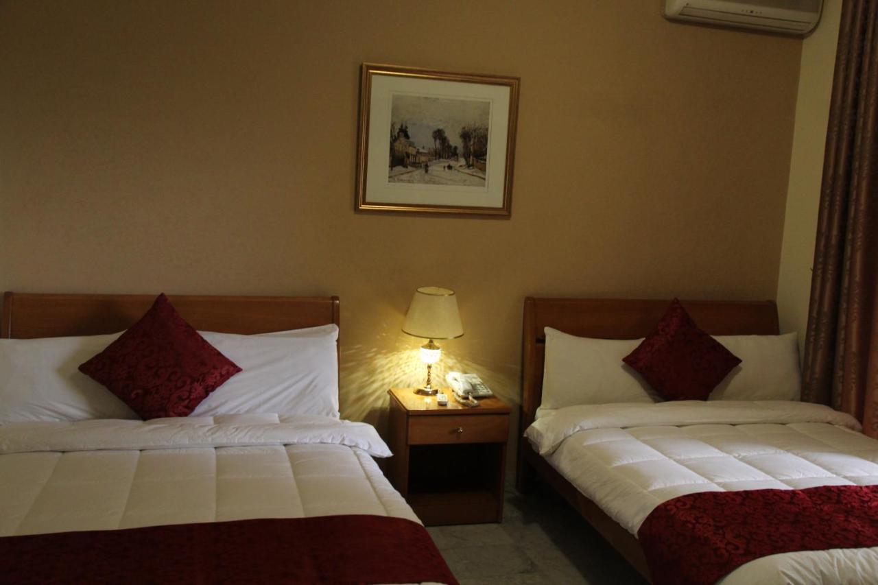 The Diplomat Hotel Beiroet Buitenkant foto