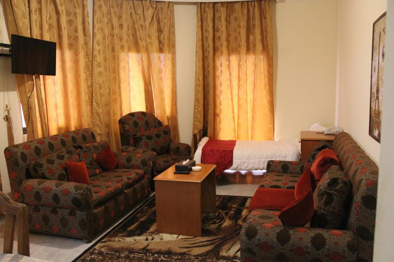 The Diplomat Hotel Beiroet Buitenkant foto